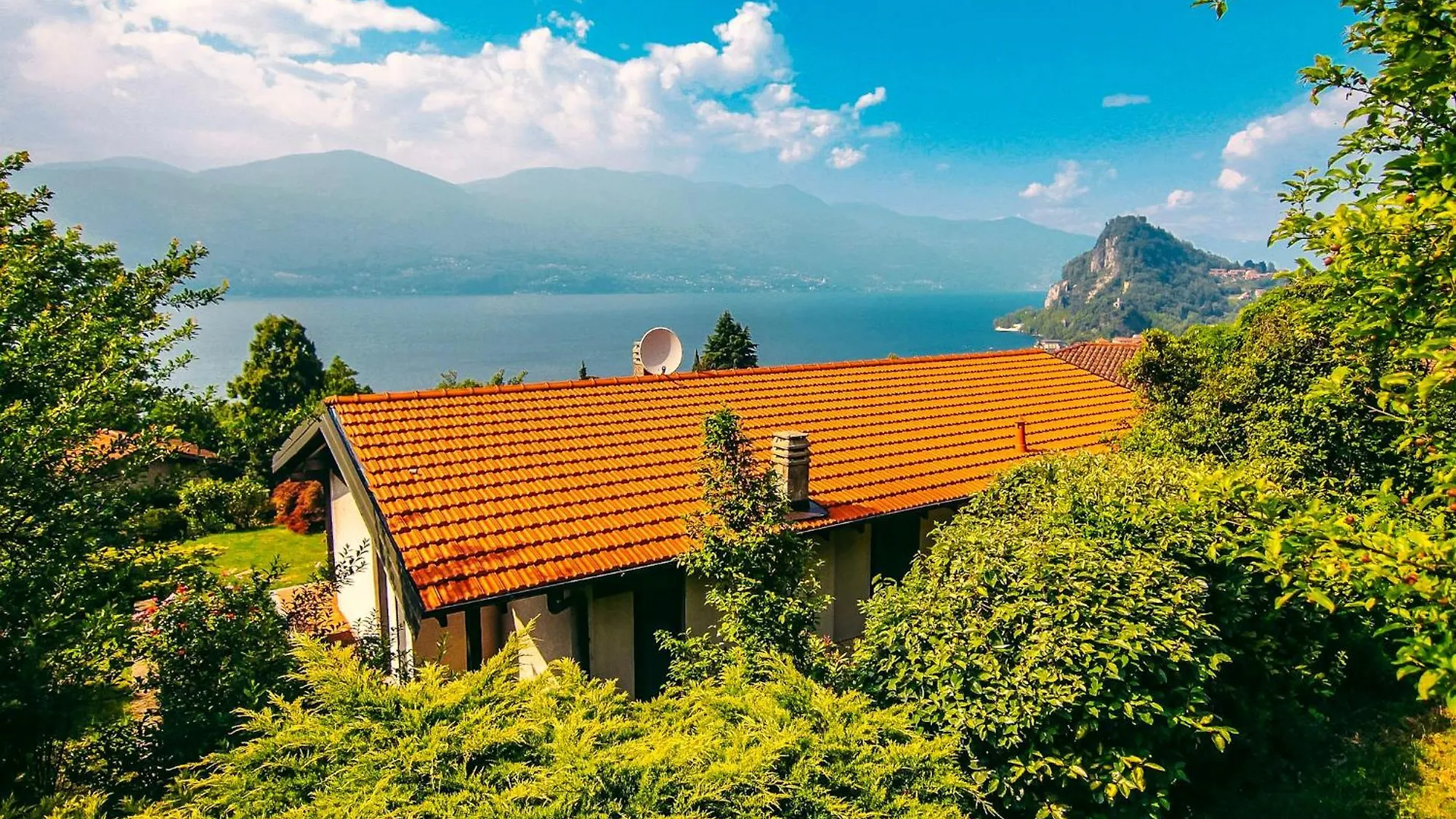 Holiday home Casa Elena Villa Castelveccana Italy